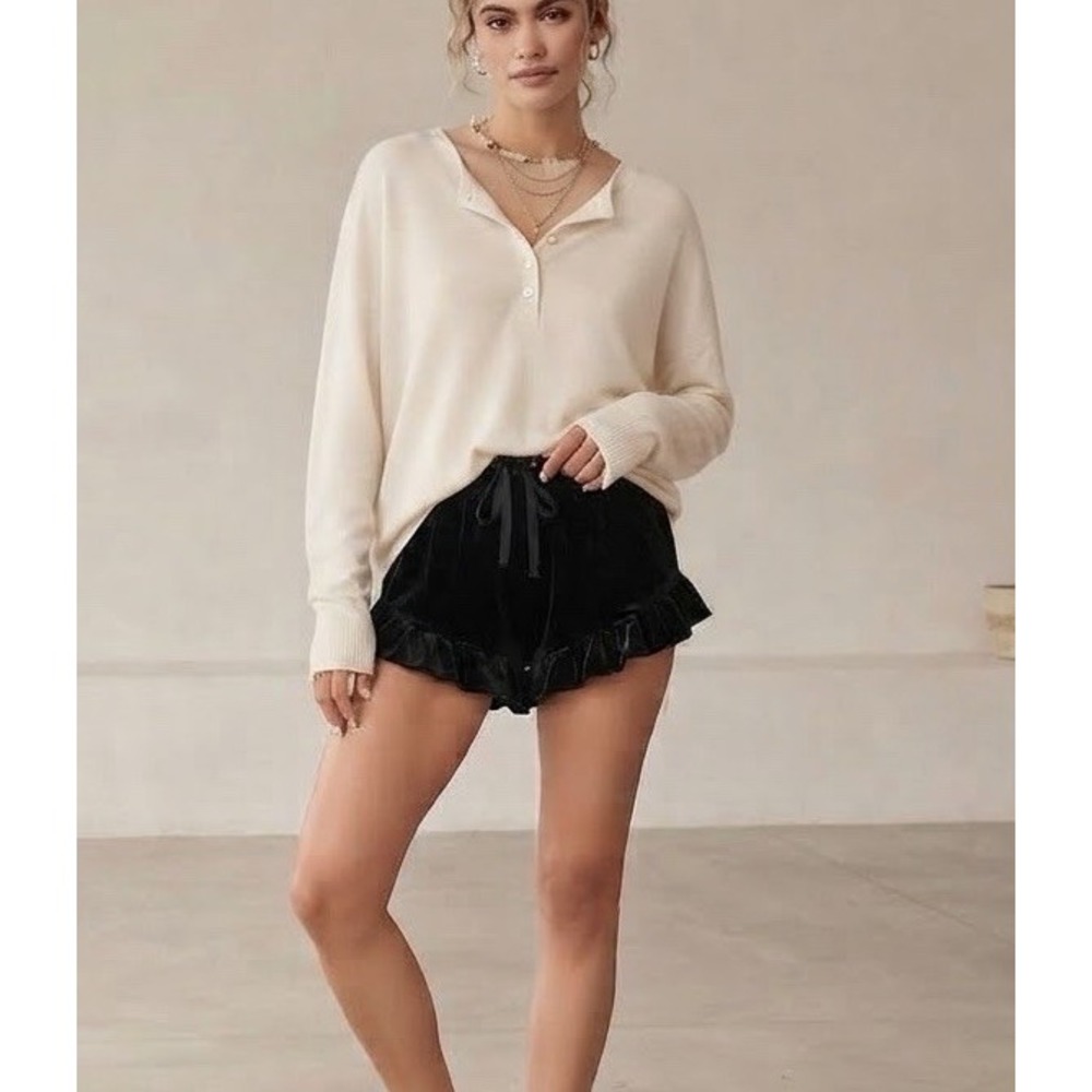 Victorias Secret Black Velvet Ruffle Lounge Shorts Womens Sz Large Glam Coquette